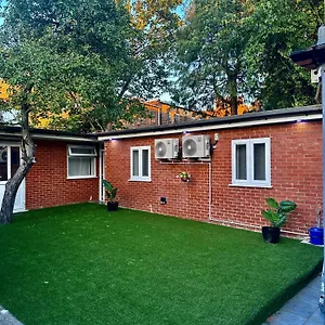 Cosy Guest house Ilford